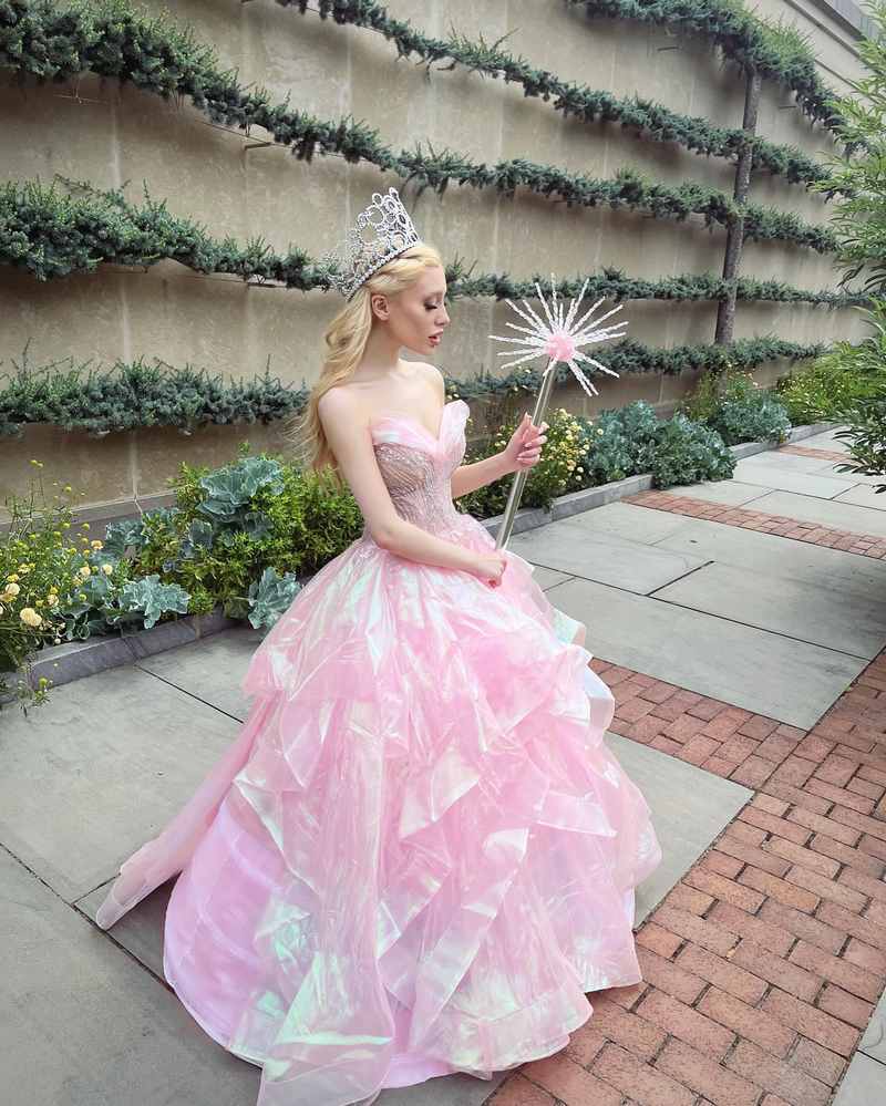 Paige Niemann als sexy Prinzessin