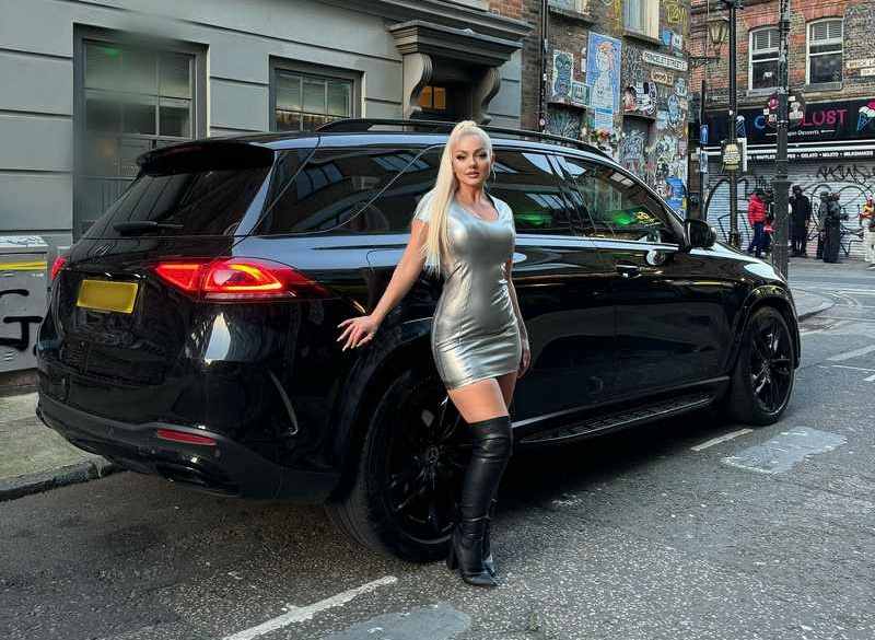Leylah Linda als heißes Club-Babe