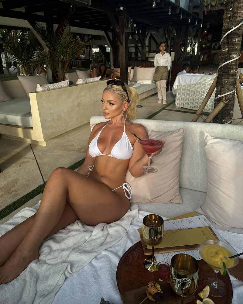 Leylah Linda zeigt sich im weißen Bikini im Club