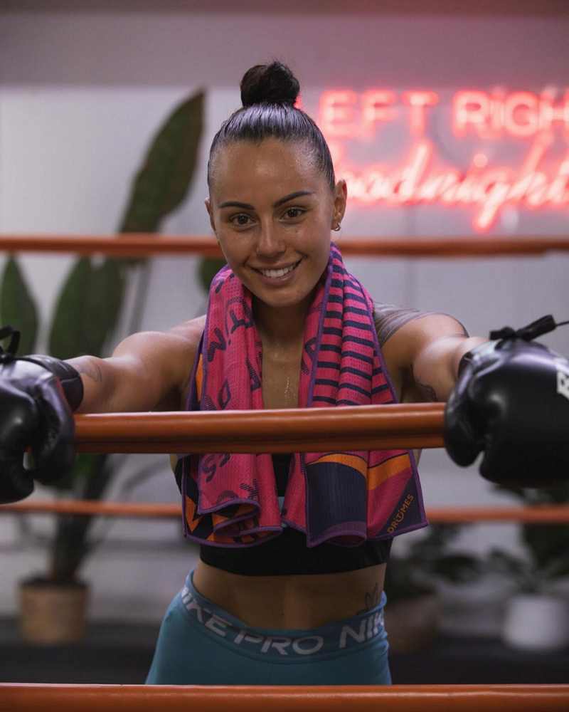 Sugar Neekz Johnson sexy beim Boxtraining