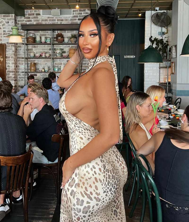 Valeria Casellas zeigt ihre sexy Seite und ihre große Brust