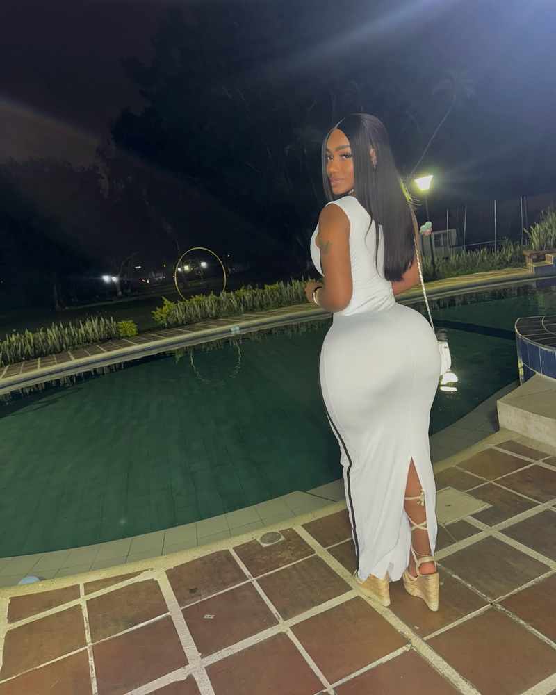 Yeri Mina hat nen riesen Po im Abendkleid