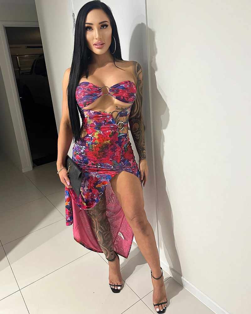 Caitlin Lyndon in einem sexy spanischen Outfit