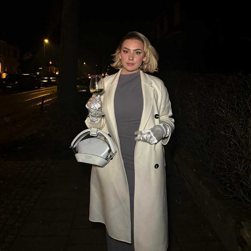 Ema Santi beschwipst an Silvester