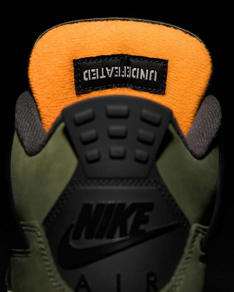 Undefeated x Air Jordan 4 Comeback Lasche