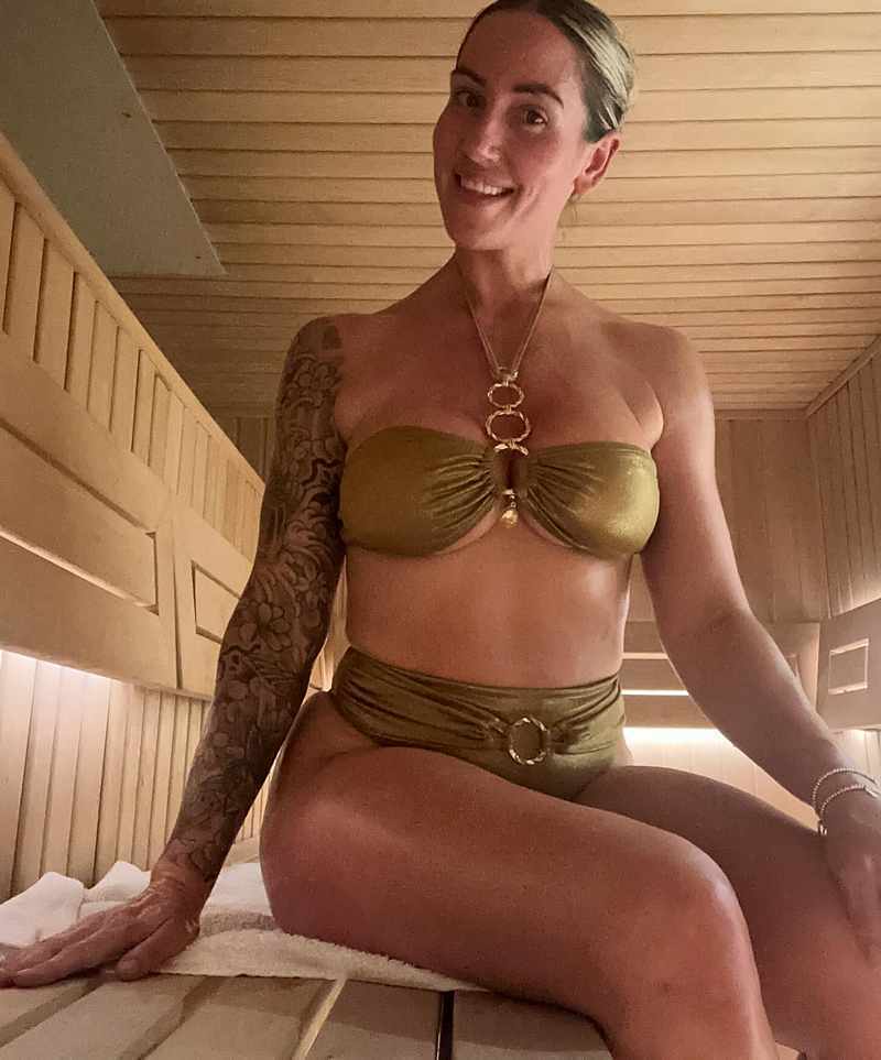 Jane Jules hat sich sexy für die Sauna gestylt