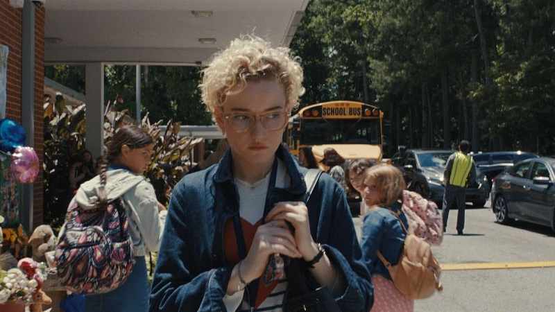 Julia Garner spielt die Hexe