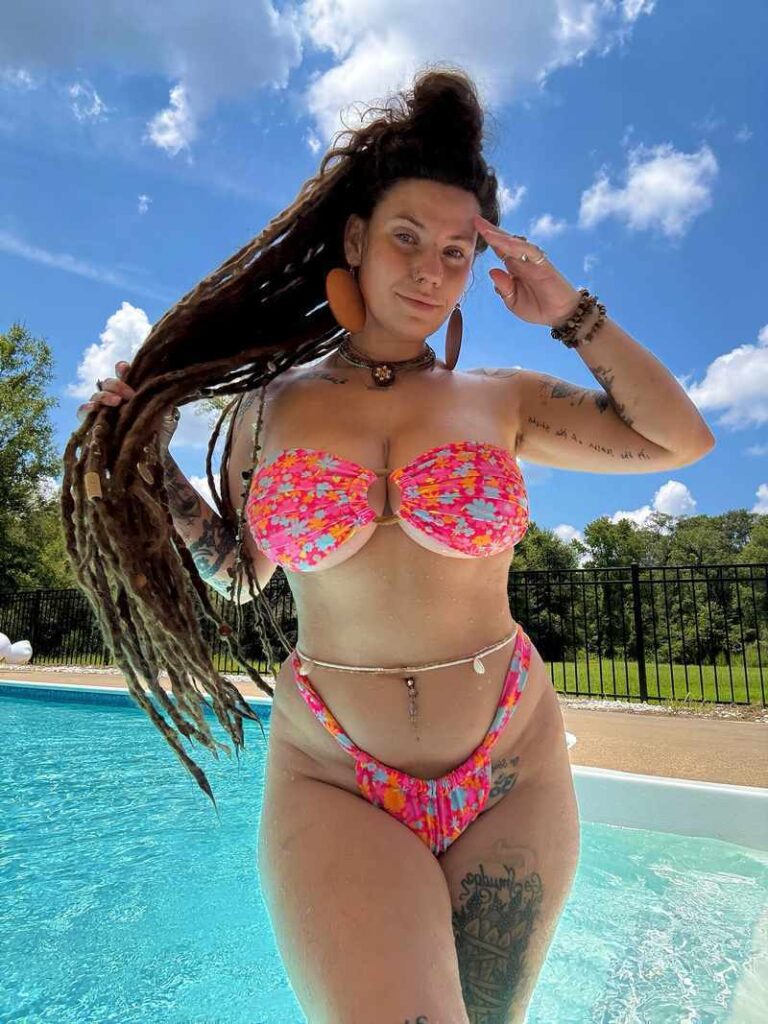 Indica Flower am Pool mit viel Haut - sehr heiss