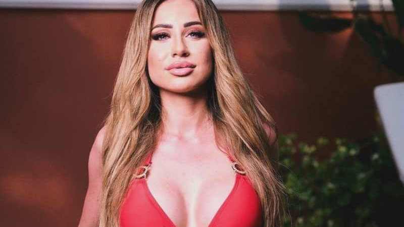 Nadja Großmann mega sexy im Pool mit Bikini