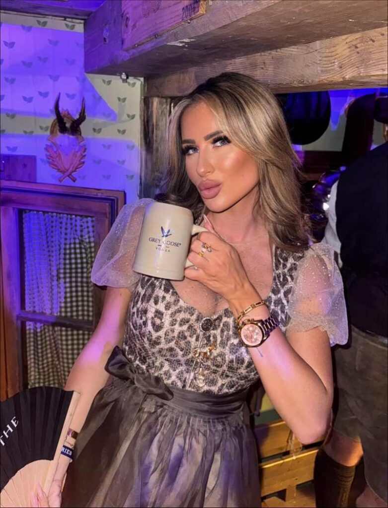 Nadja Großmann sexy auf dem Oktoberfest 2025