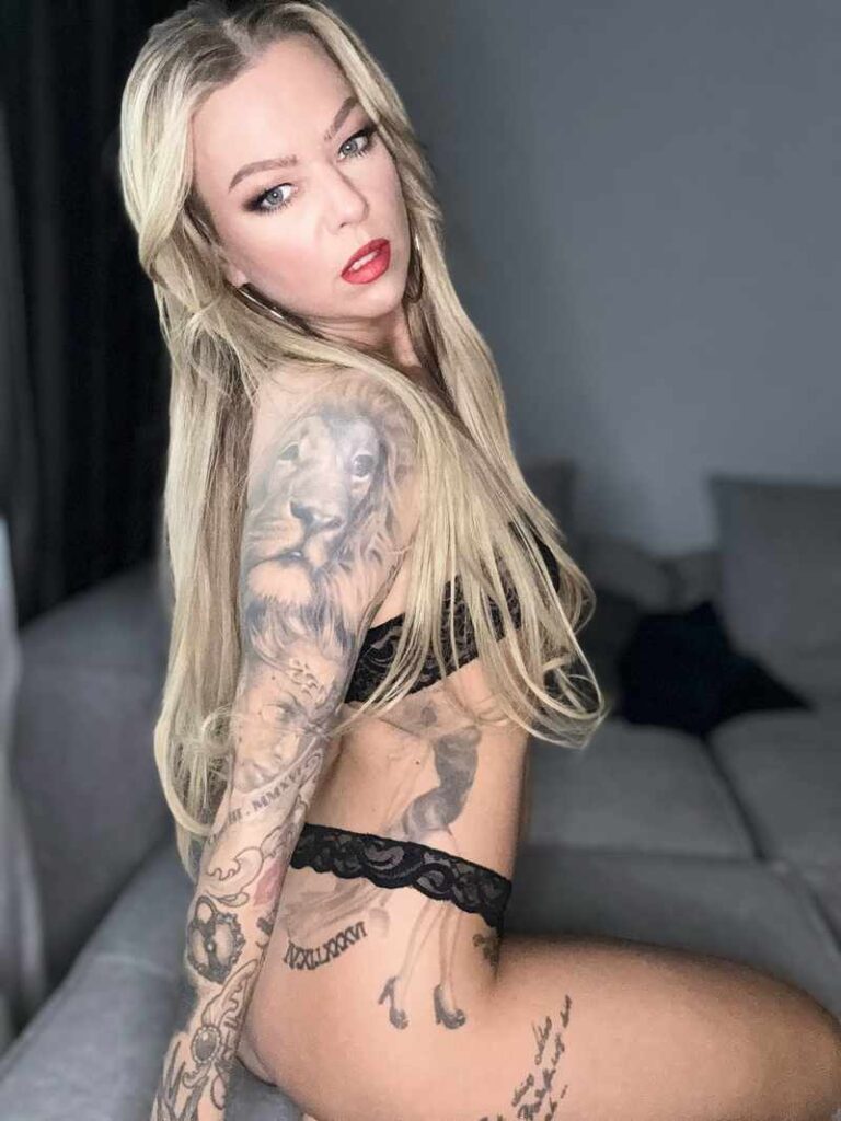 Doreen Steinert extrem heiss in sexy Dessous