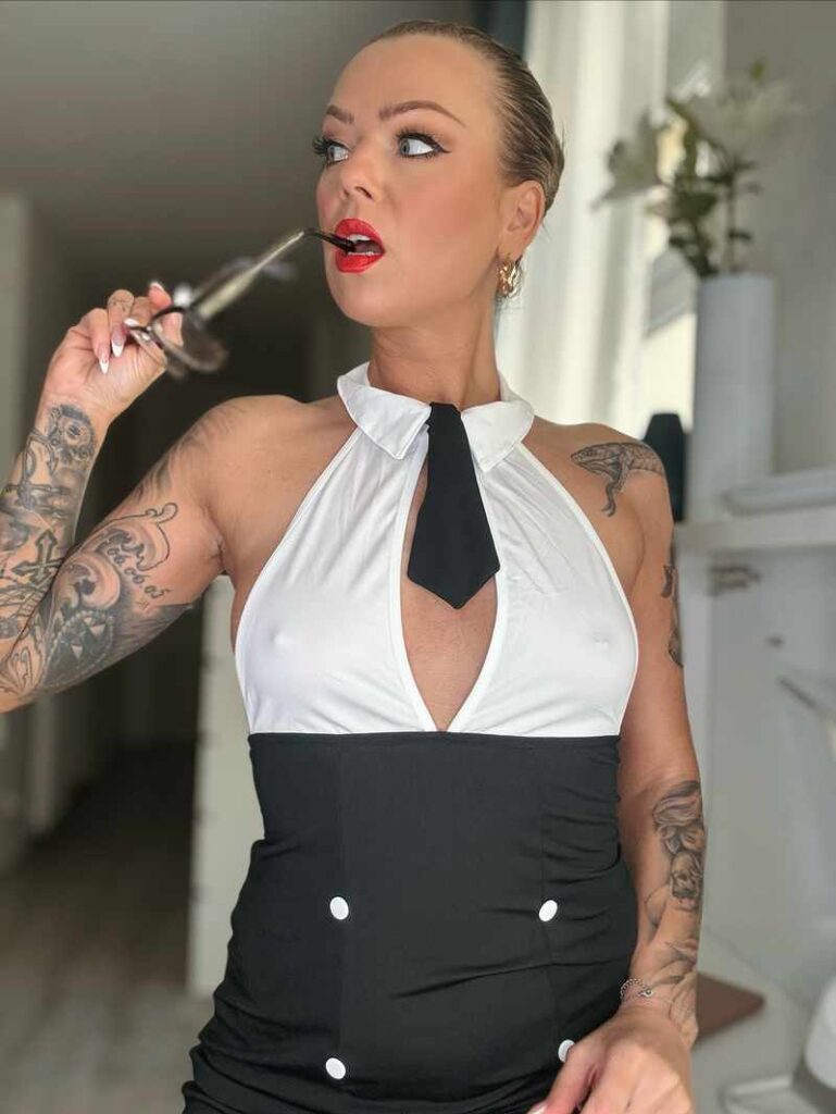 Doreen Steinert sehr sexy ohne BH