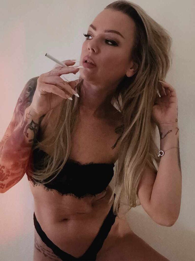 Doreen Steinert zeigt wie sexy rauchen sein kann