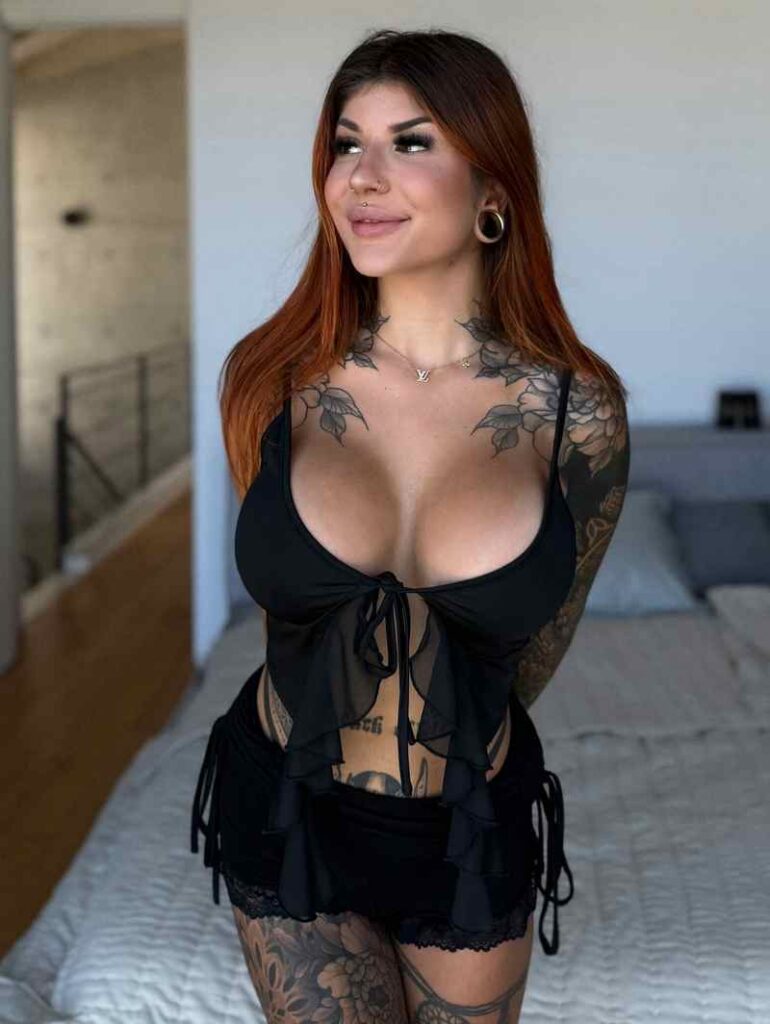 Linda Monika wartet vor dem Bett auf euch