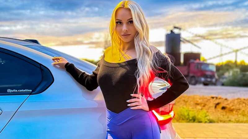 Julia Catalina in sexy Leggings