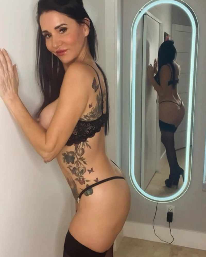 Katharina Rough macht ein Spiegelselfie