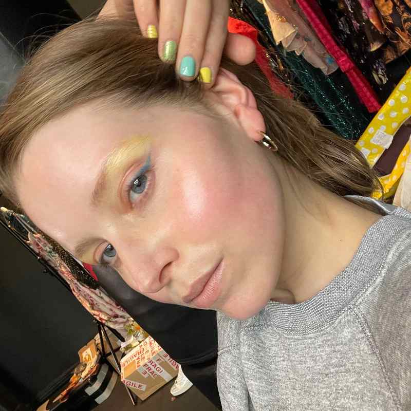 Jessie Cave ohne Brille mit wunderschönem Gesicht