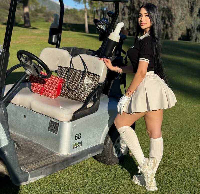 Jailyne Ojeda Ochoa hat isch fürs Golfen einen Sexy Rock angezogen - heiß