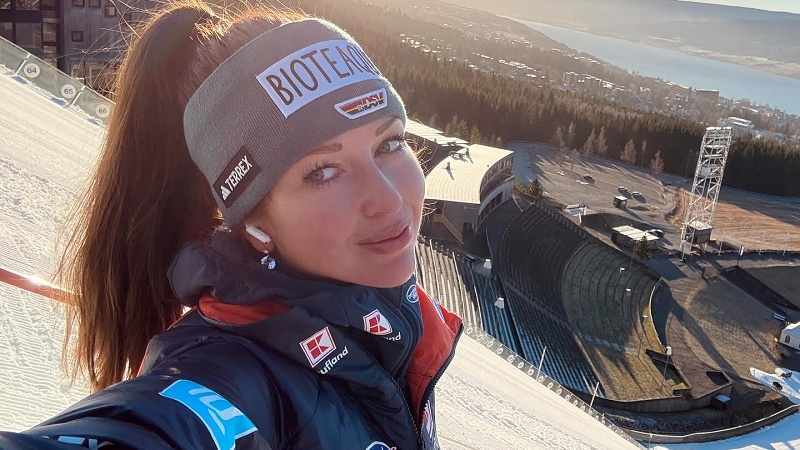 Juliane Seyfarth sexy Selfie auf der Piste