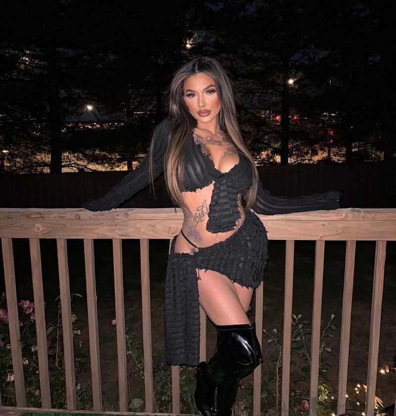 Celina Powell mit einem ganz besonderen Outfit - zeigt exterm viel Haut