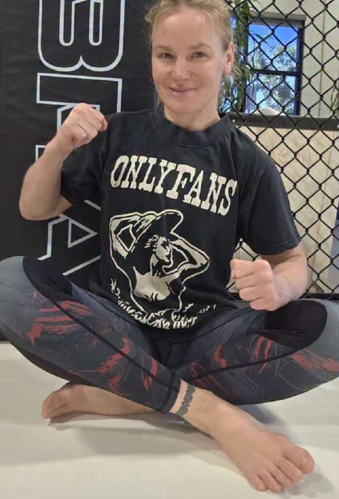 Valentina Shevchenko im OnliyFans-Shirt