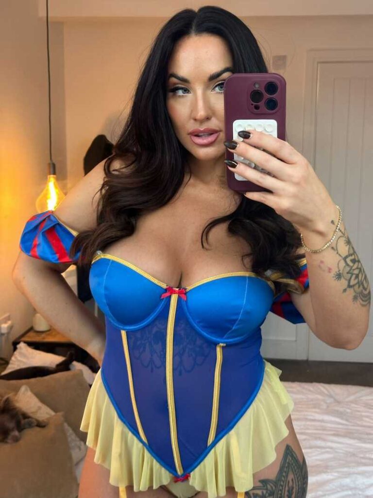 Jess Miller als versaute Super-Woman