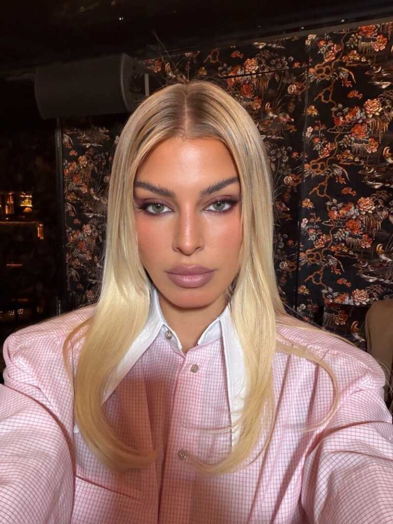 Jessica Goicoechea Selfie als Femme Fatale