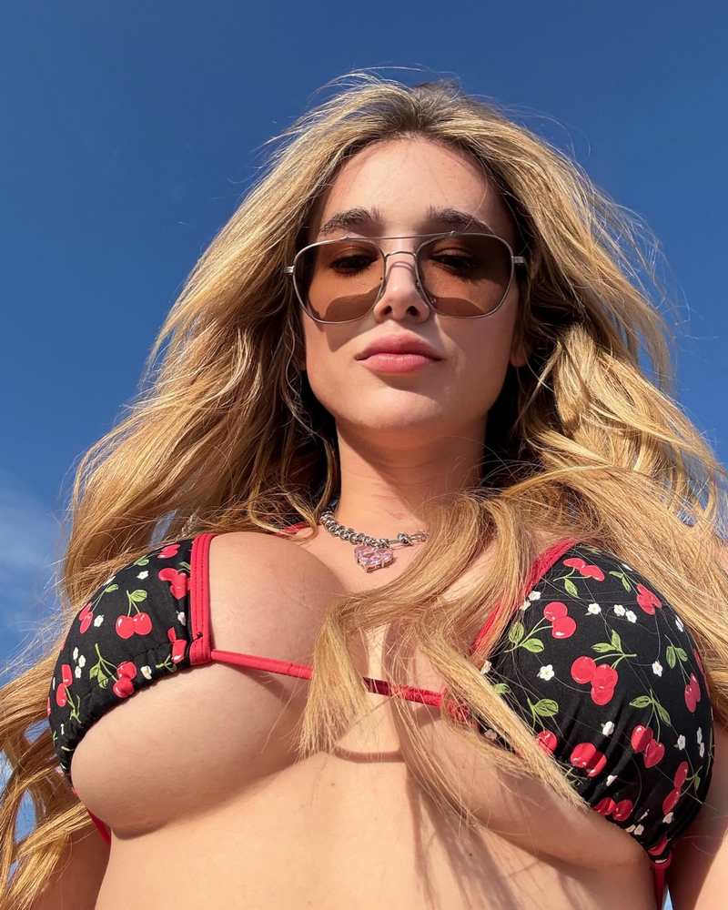 Lana Madison mit einem heißen Busenselfie