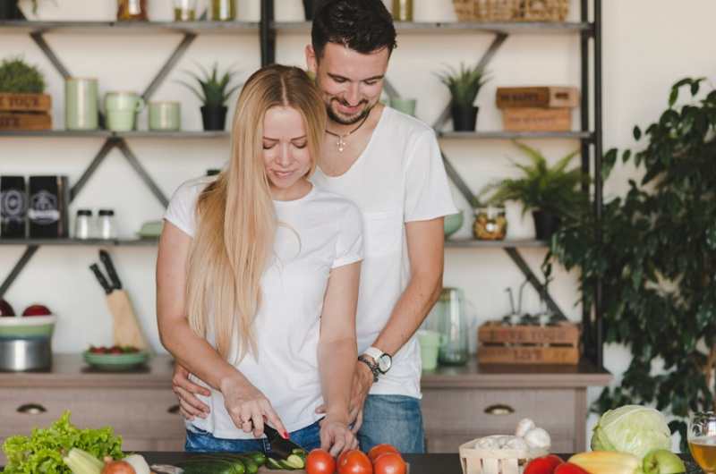 Paar kocht gemeinsam