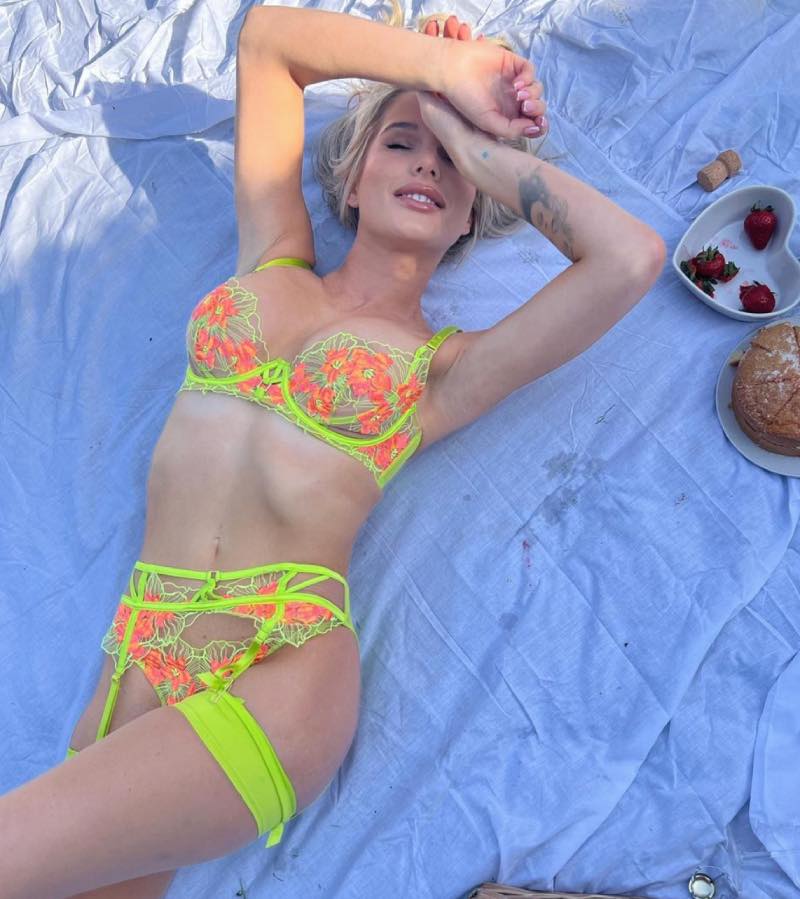 Helen in yellow