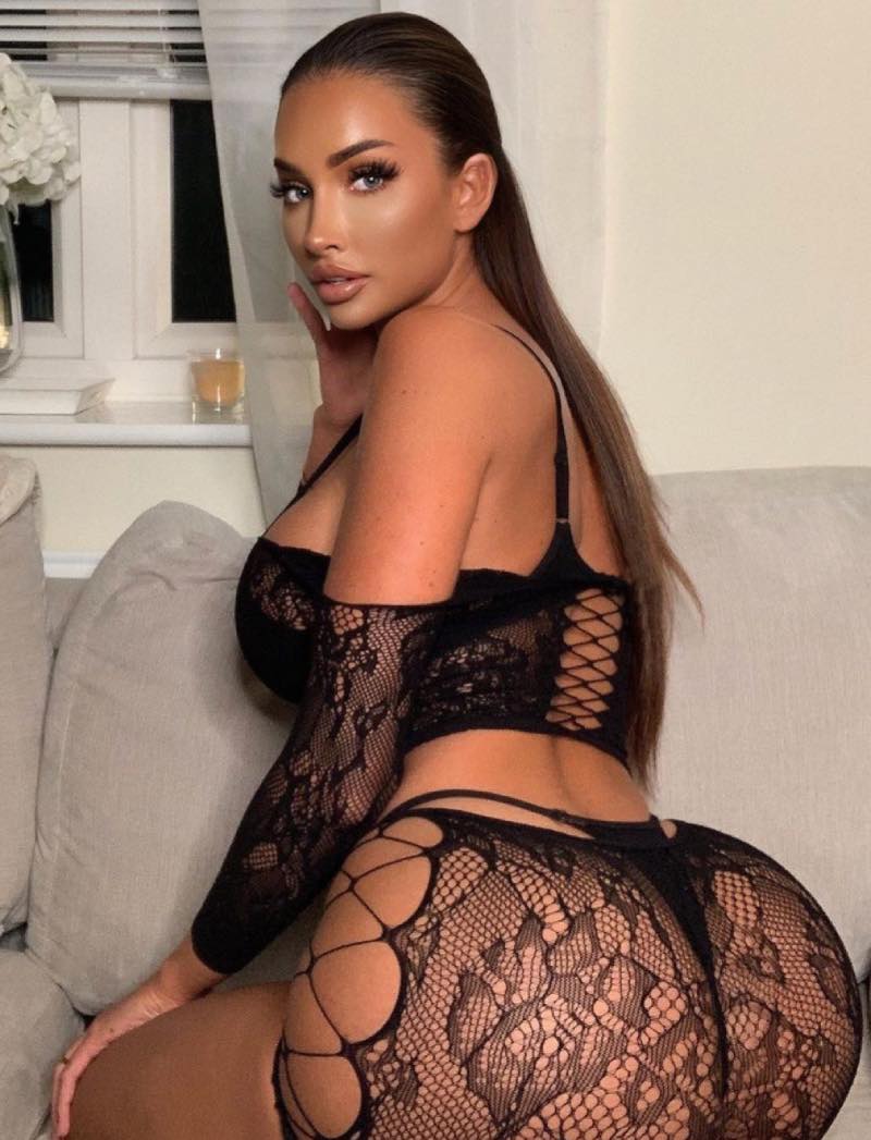 Babe with perfect ass