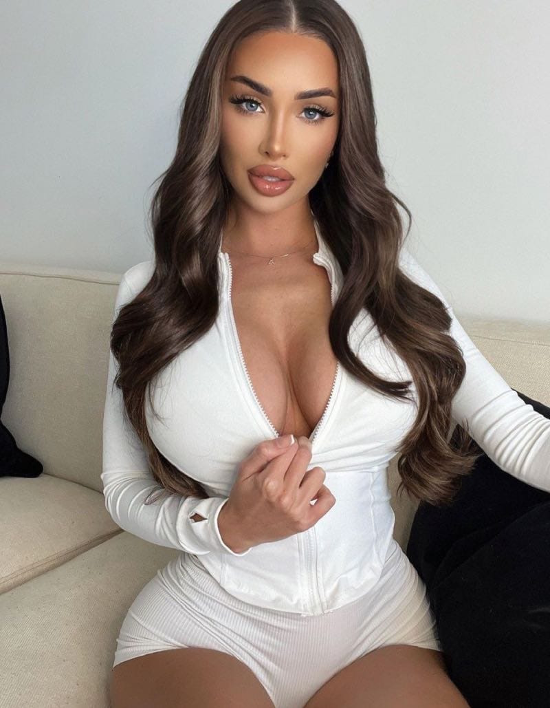 Ariana big tits