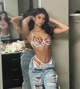Andie Elle Shows Petite Body in Slinky Outfits! - Daily Base EN