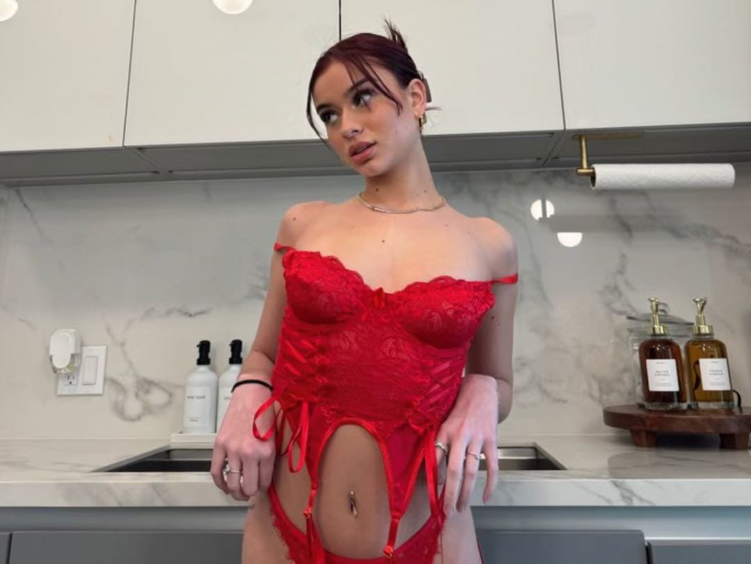Hot ladies in sexy outfits | Sexiest women in the world
