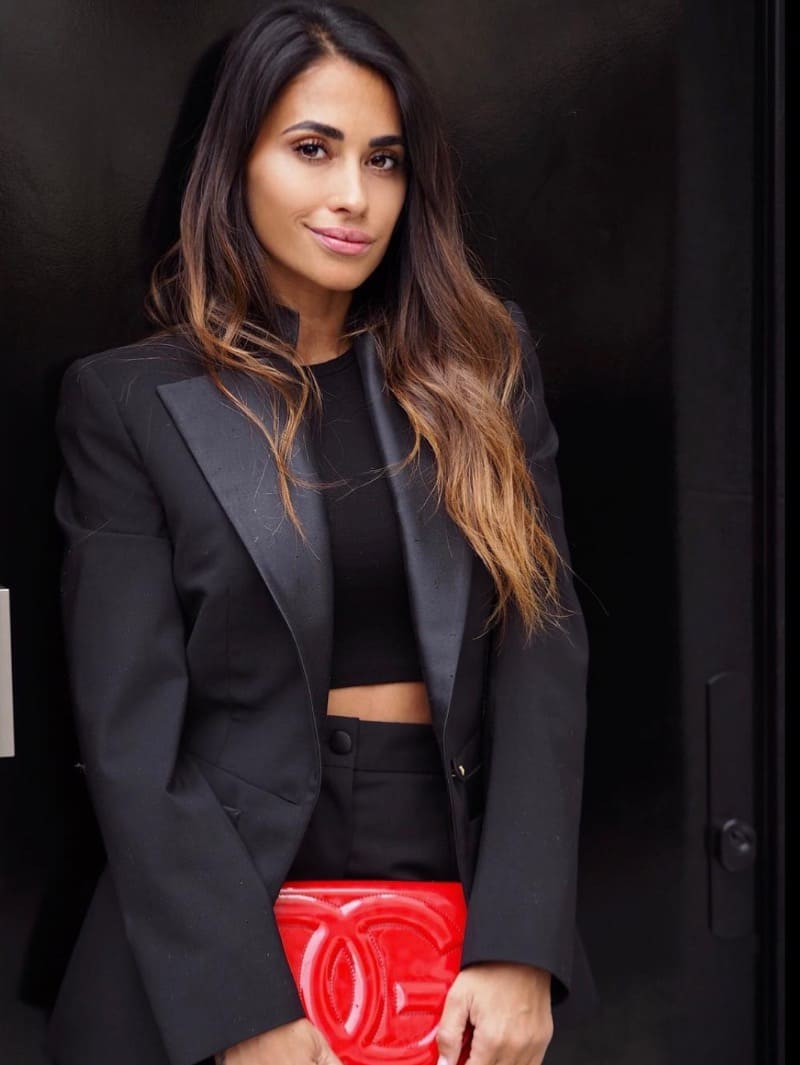 Antonella in sexy outfit
