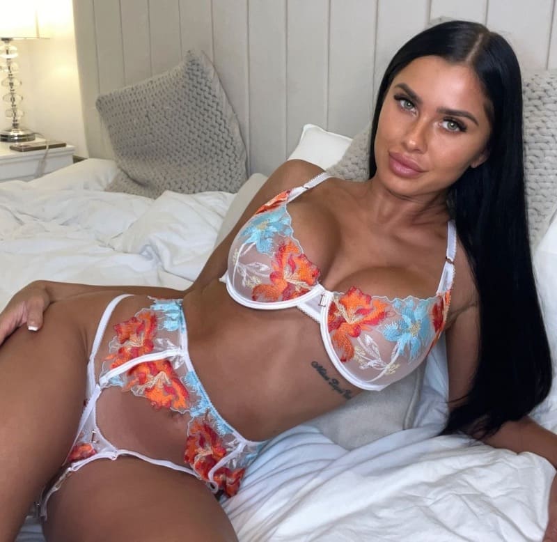 Isabella on bed