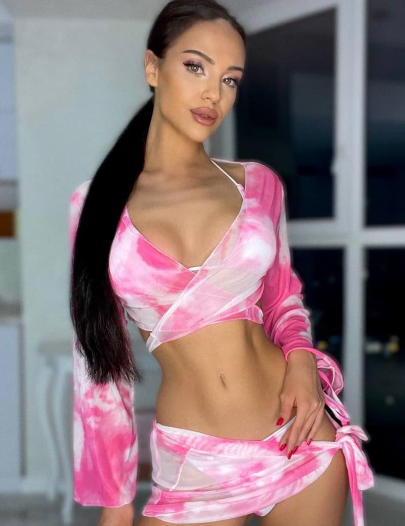 Babe in sexy outfit