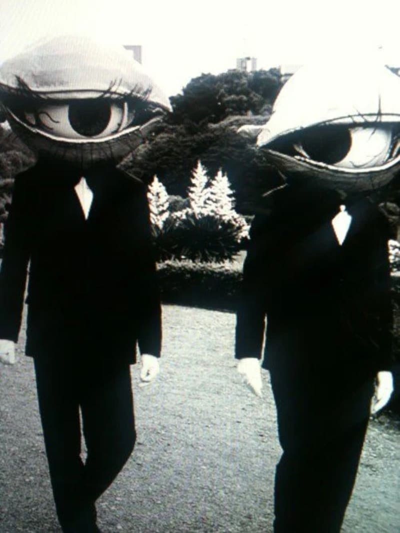 People dressed like eyes