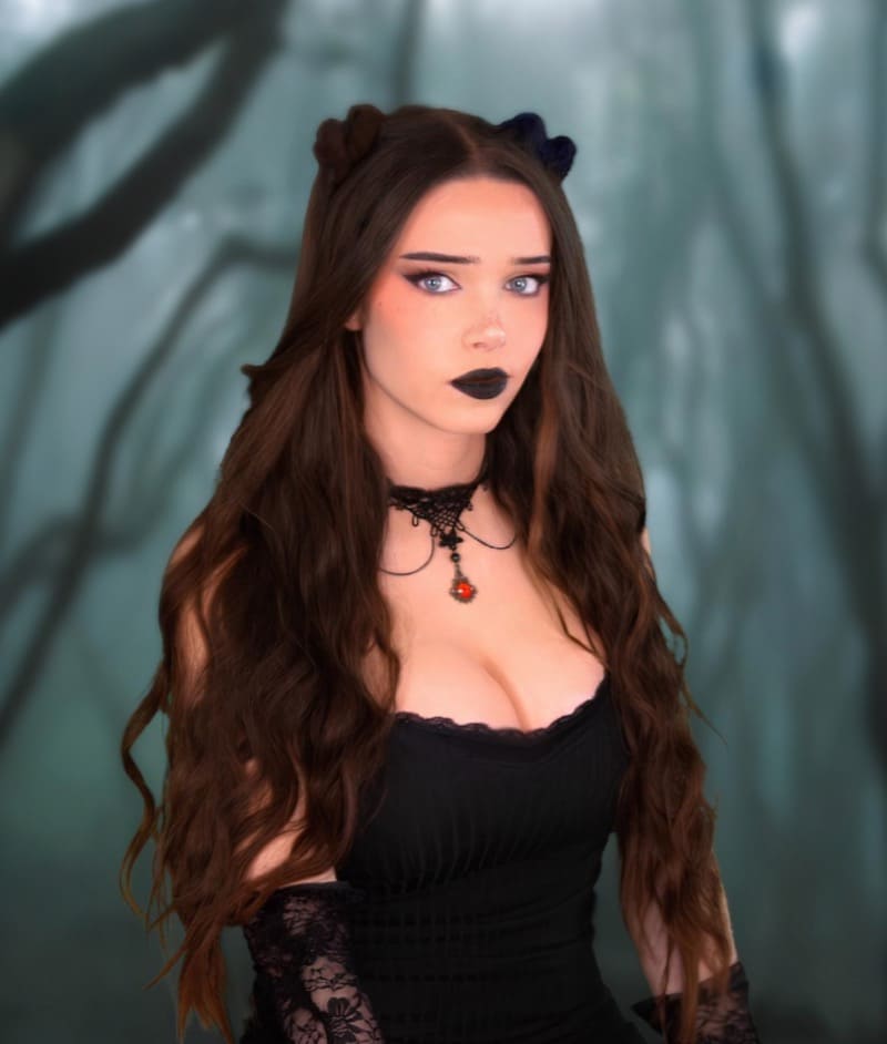 Babe in cosplay