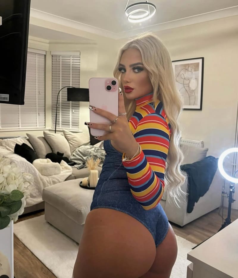 Babe in chucky lingerie!