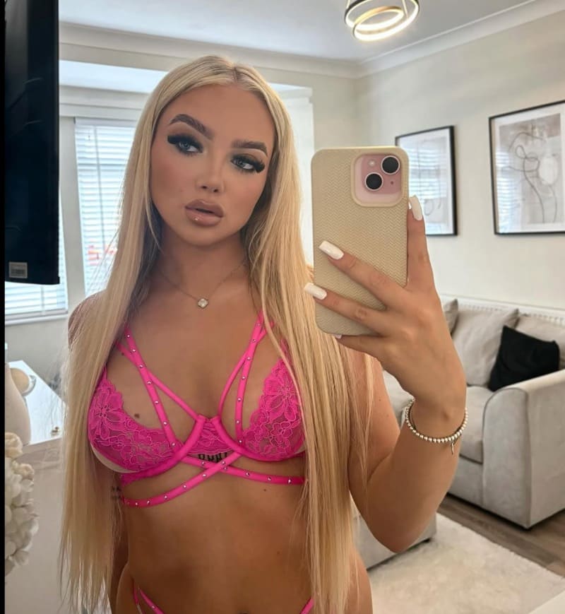 Victoria in sexy lingerie