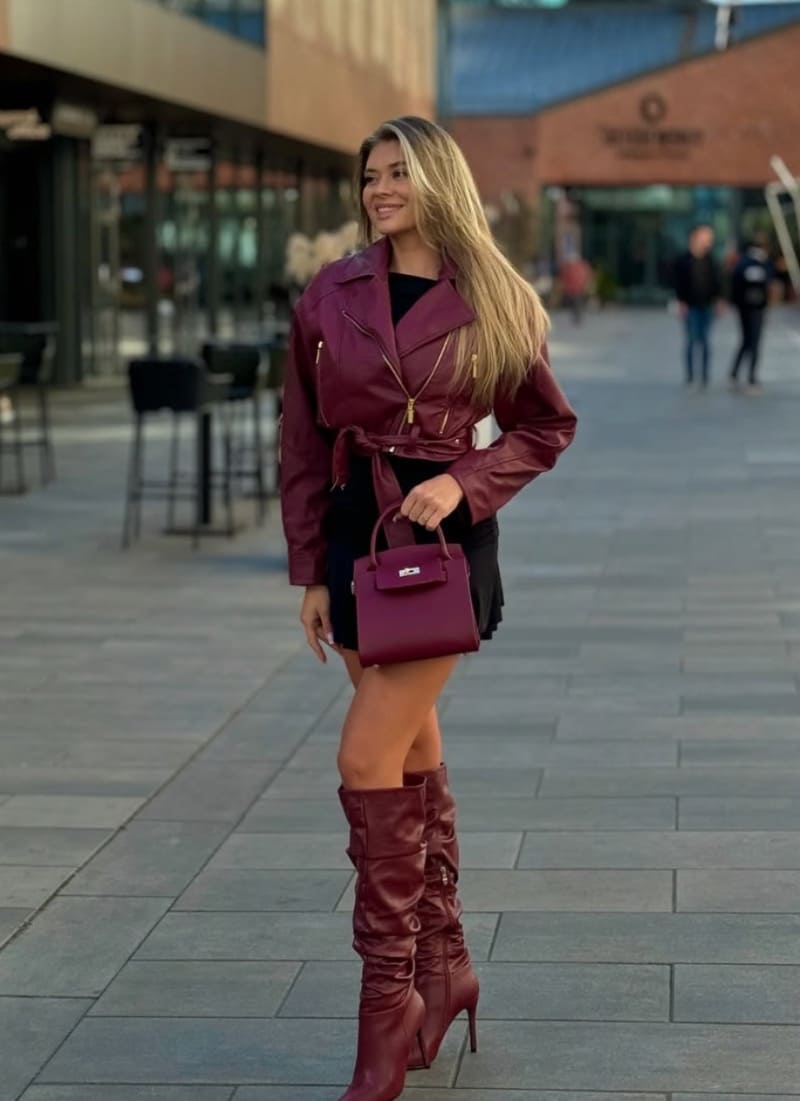 Babe in purple outfit with nice boots