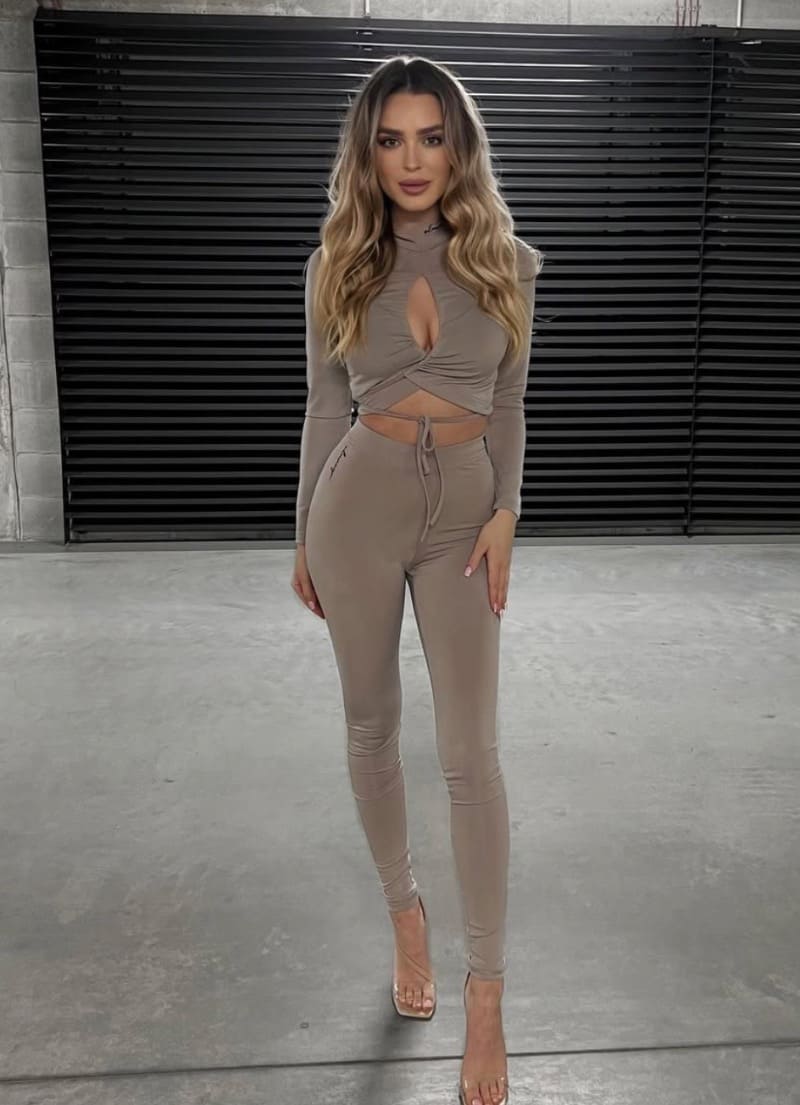 Babe in beige outfit