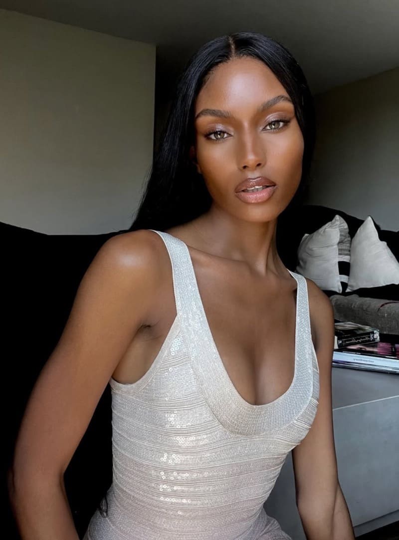 Sydney in sexy white top