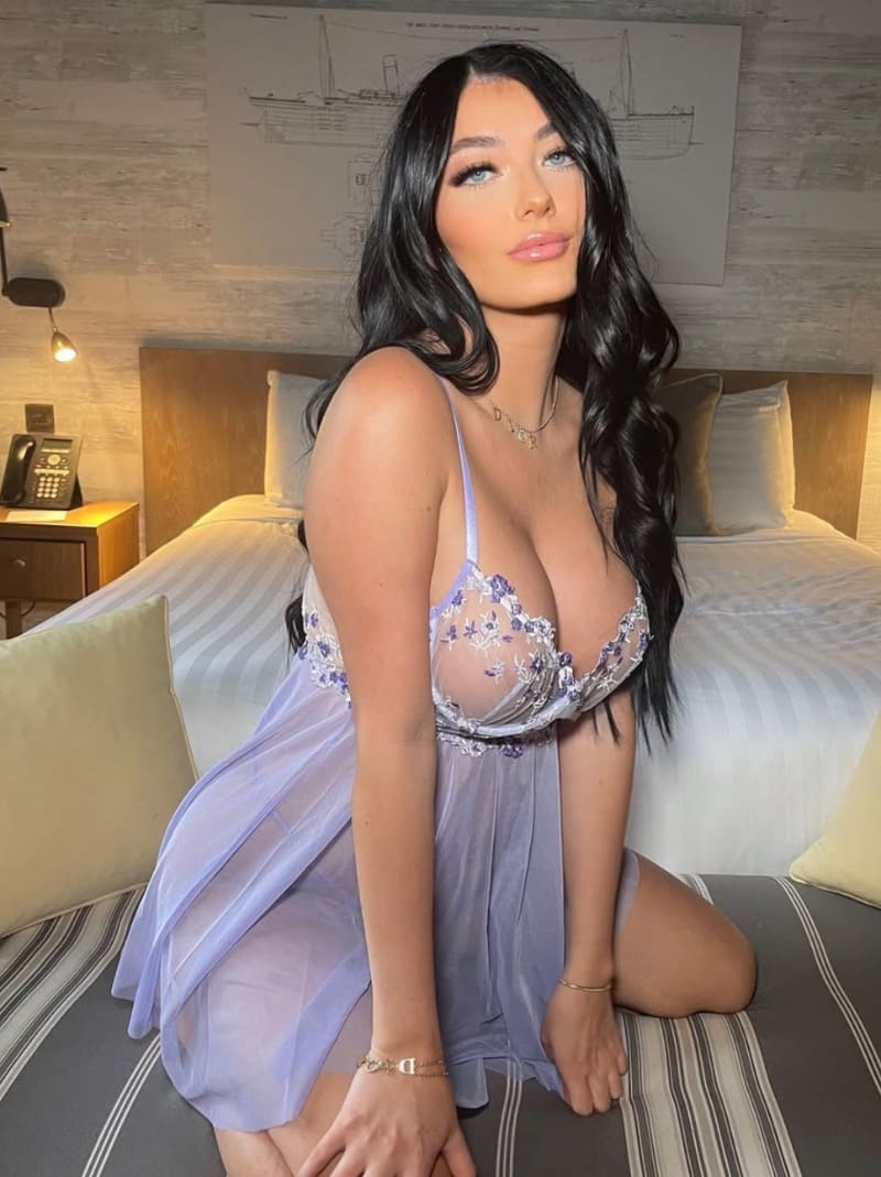 babe in purple night dress