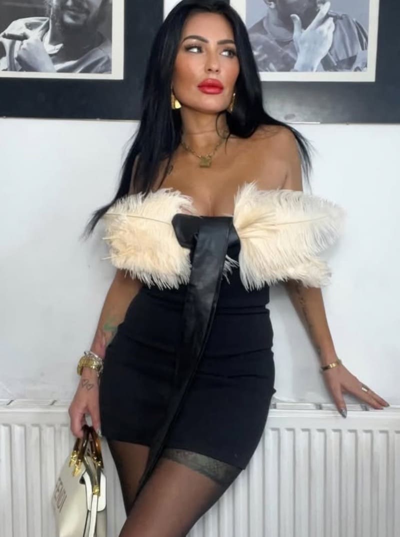 Babe in short dress and white fur