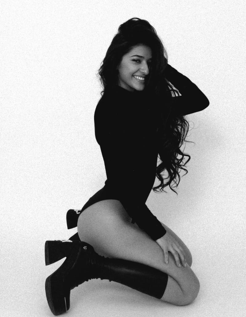 Babe in black and white picture