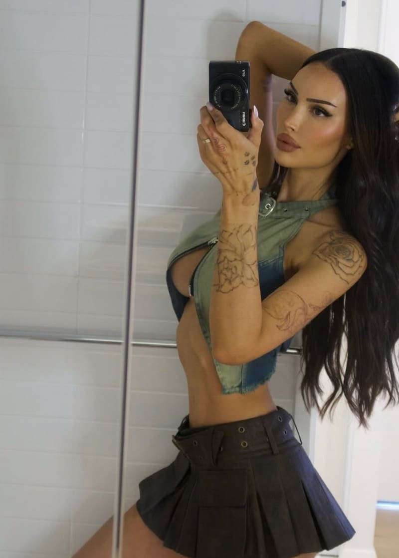 Babe in green top
