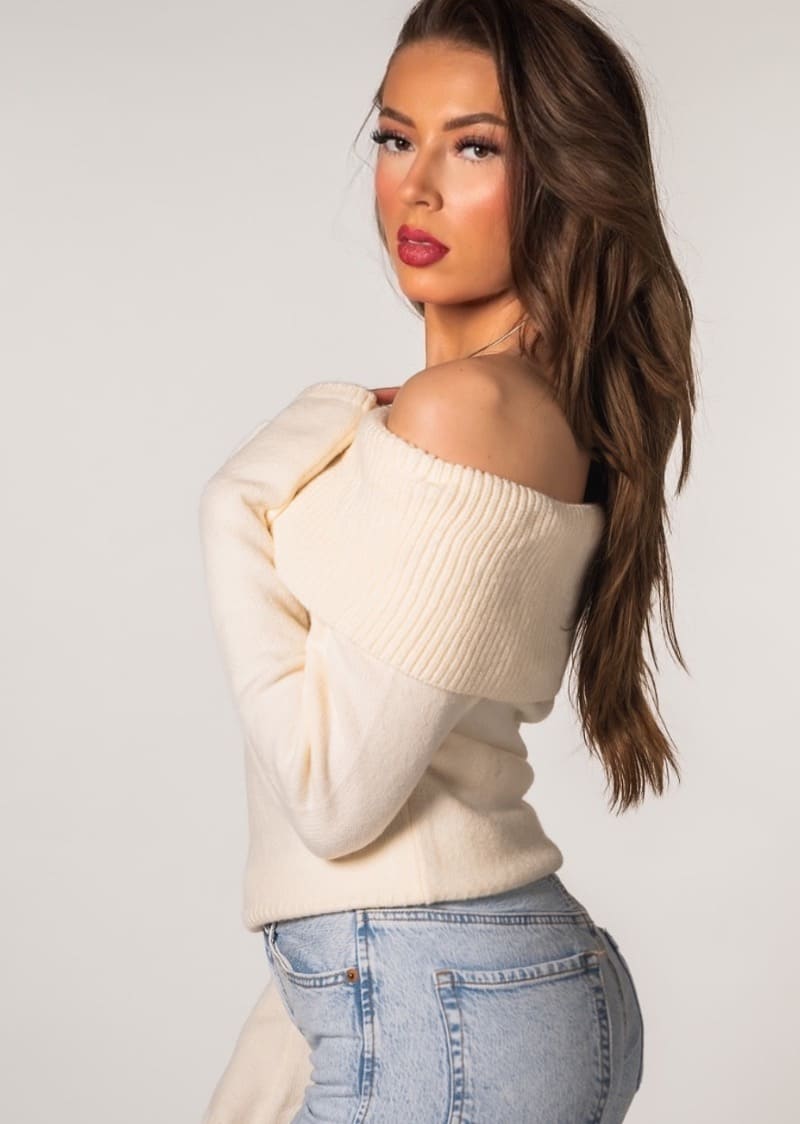 Rachel in sexy jeans