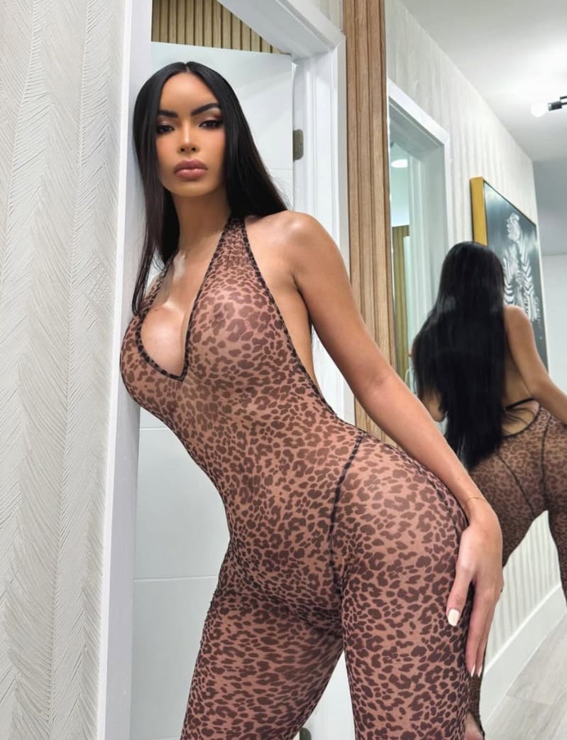 Babe in tight outfit